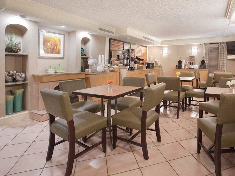 La Quinta Inn By Wyndham Denver Central Restaurante foto