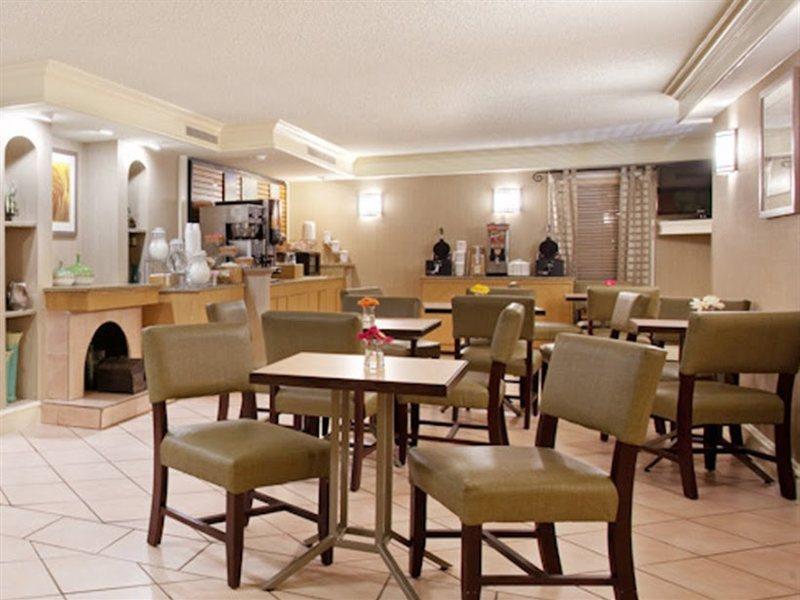 La Quinta Inn By Wyndham Denver Central Restaurante foto